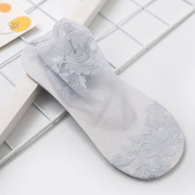 Load image into Gallery viewer, Women Leaves Lace Invisible Socks
